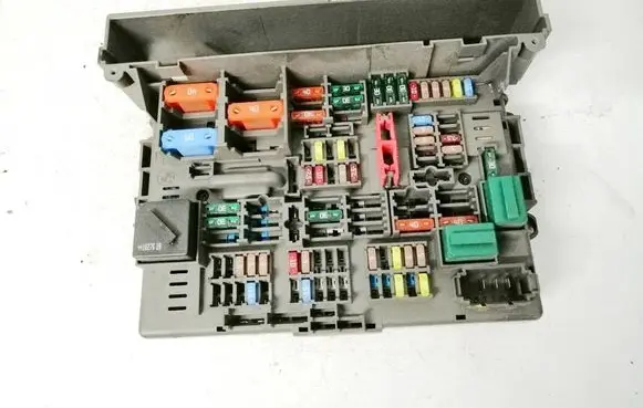 BMW 3 E90 E91 Fuse box set 911944604 9119446-04