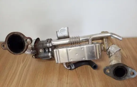 Mazda CX-7 EGR valve cooler R2AX20304 16K9A000035