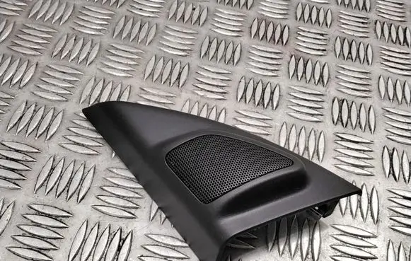 Front door high frequency speaker