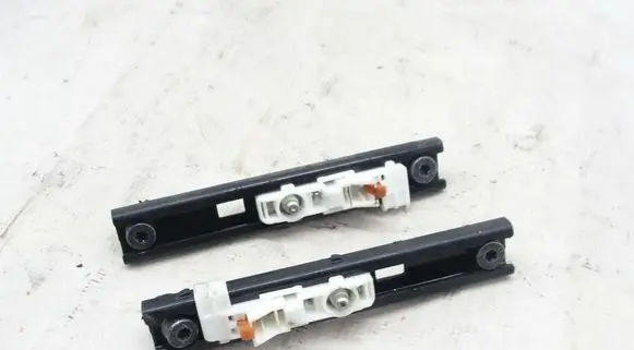 Renault Clio V Seat belt adjustment rail brak