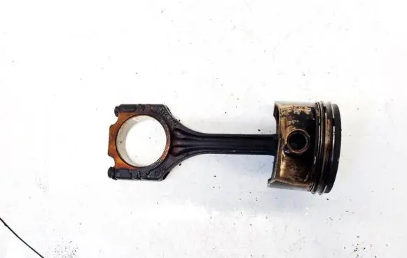 Volkswagen Golf V Piston with connecting rod