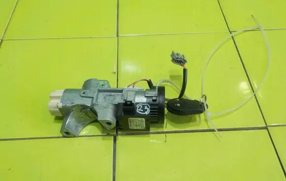 Nissan Juke I F15 Ignition lock 