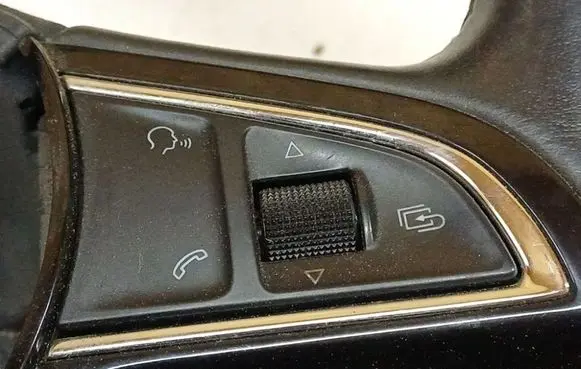 Skoda Superb B6 (3T) Steering wheel buttons/switches 