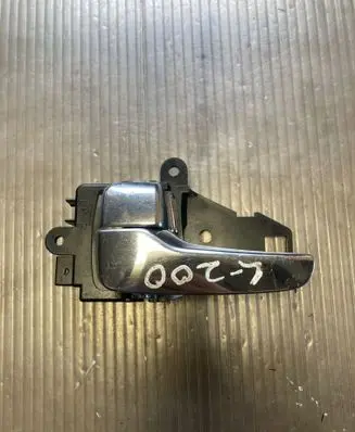 Mitsubishi L200 Front door interior handle MN105359