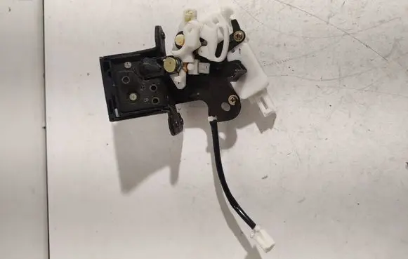Mazda 3 I Loading door lock 