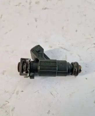 Volkswagen Touareg I Fuel injector 077133551M