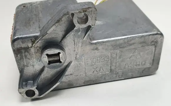 Jaguar XF X250 Steering wheel lock 8W83-3K772-BA
