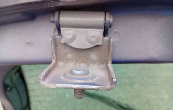 Renault Clio II Tailgate/trunk/boot hinge