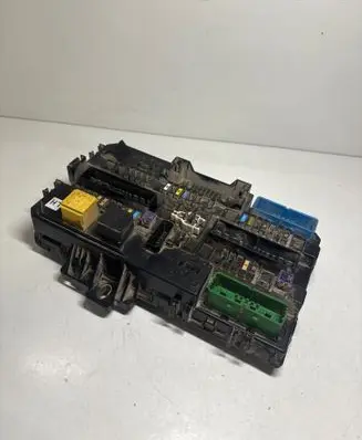 Opel Zafira B Fuse module 13268286