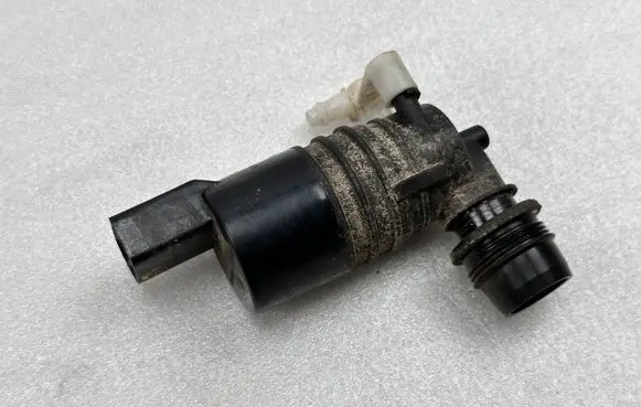 Volvo XC90 Windscreen/windshield washer pump 31662337