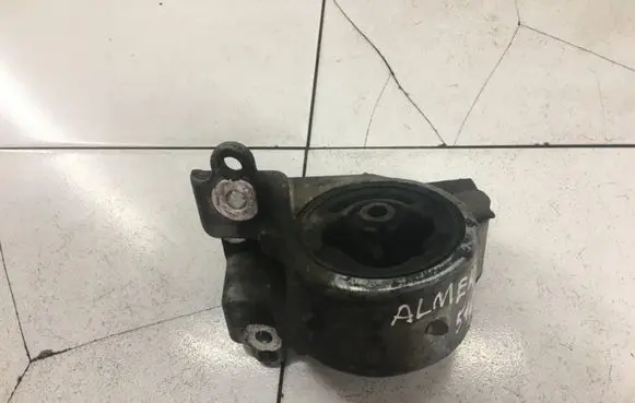 Ford Focus Engine mount bracket