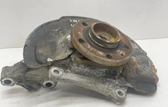 Volvo XC70 Front wheel hub 9461943