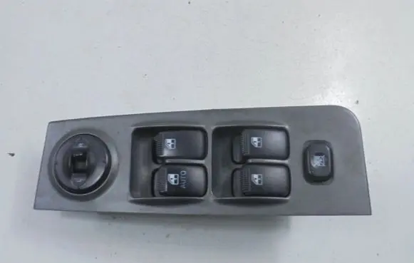 Hyundai Matrix Electric window control switch 93570-17100