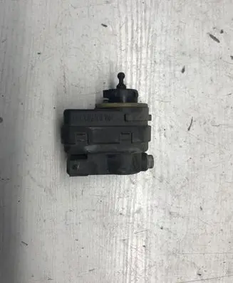 Headlight level adjustment motor