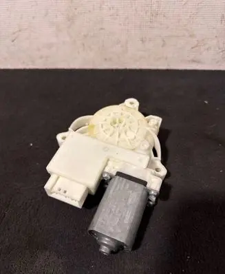 BMW X5 G05 Front door window regulator motor 9479072