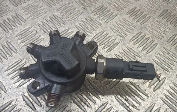 Renault Megane II Fuel distributor 8200057345
