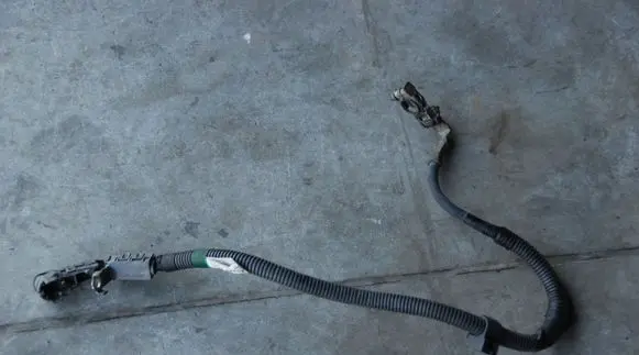 Toyota RAV 4 (XA30) Positive cable (battery) 8282320090