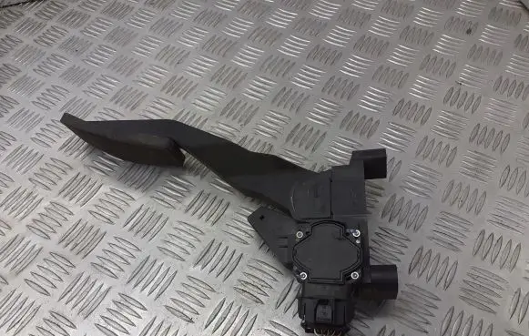 Opel Zafira A Accelerator throttle pedal 90581208AQ