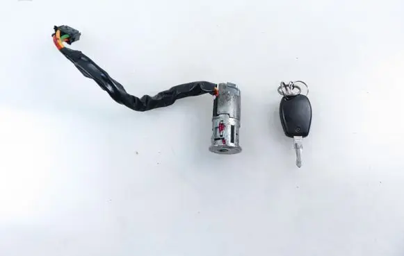 Dacia Logan I Ignition lock 