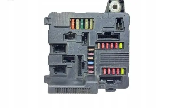 Renault Scenic II - Grand scenic II Fuse module 8200306032B