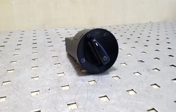 Volkswagen Golf IV Light switch 1C0941531
