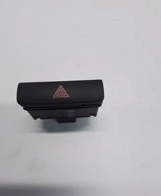Volkswagen PASSAT CC Hazard light switch
