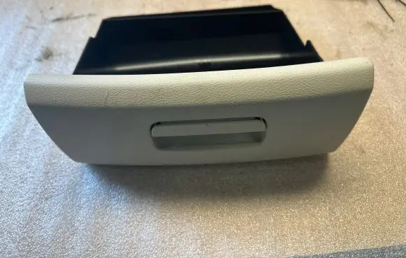 Volkswagen Tiguan Glove box 5N0882602