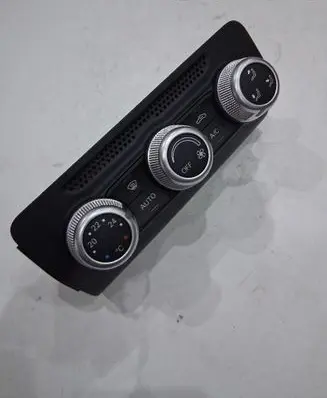 Audi A1 Climate control unit 8XA820043