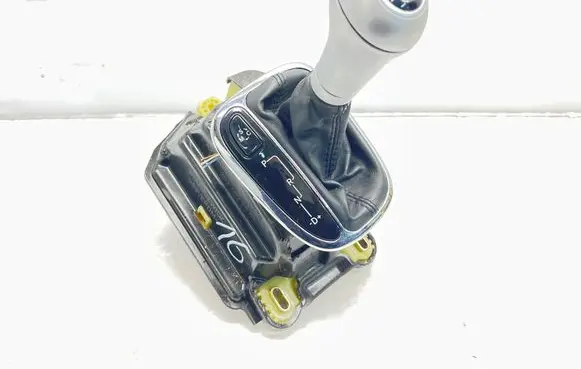 Mercedes-Benz C W203 Gear shifter/selector A2032678524