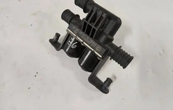 BMW 5 E60 E61 Coolant heater control valve 6931708 1147412181