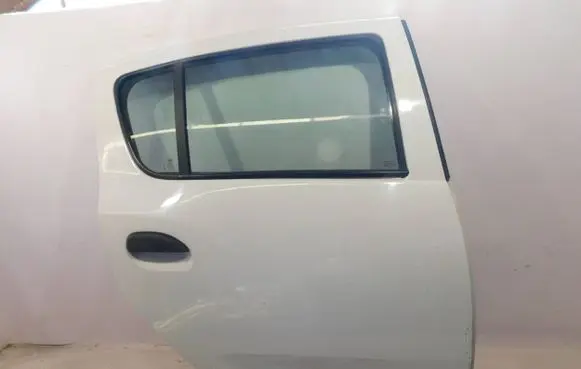 Dacia Sandero Rear door