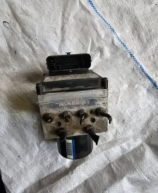 Volkswagen PASSAT B6 ABS Pump 3C0614095M