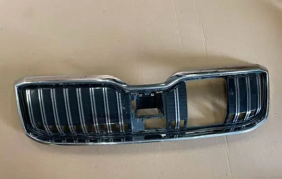 Skoda Superb B8 (3V) Front bumper upper radiator grill 3V0853653J