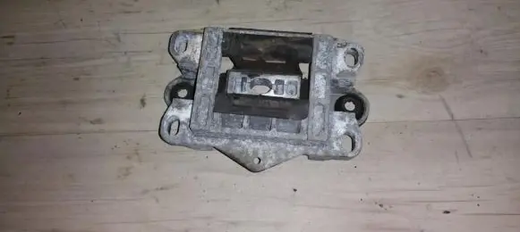 Ford Mondeo Mk III Engine mount bracket