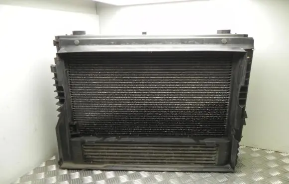 BMW 5 E60 E61 Coolant radiator 7795823