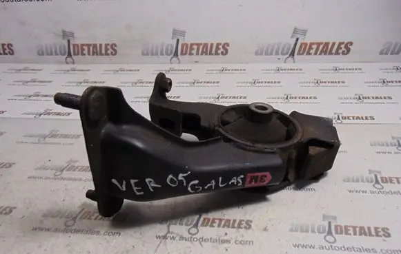 Toyota Corolla Verso AR10 Engine mount bracket