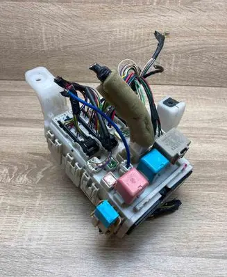 Toyota Prius (XW20) Fuse box set 8273047290 808250320