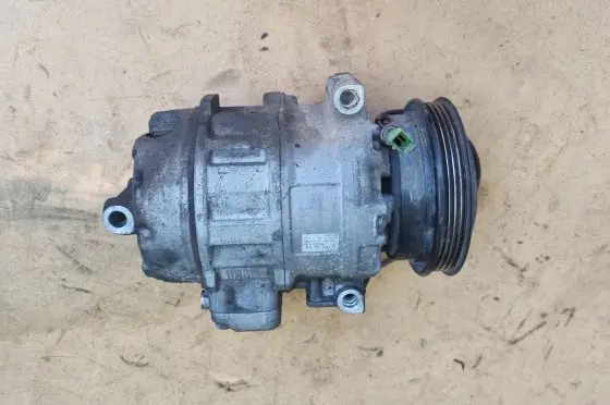 Volkswagen PASSAT B5.5 Air conditioning (A/C) compressor (pump) 8D0260805J 8D0260805