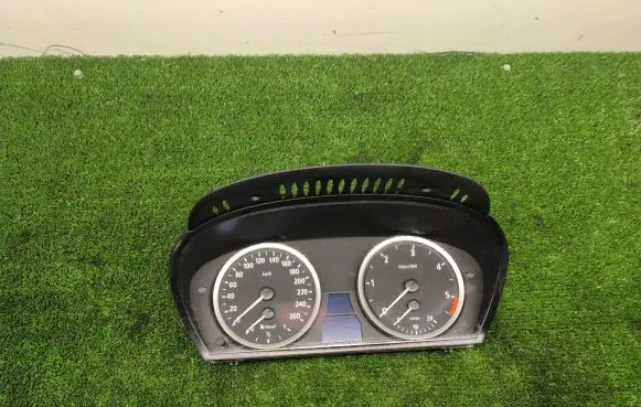 BMW 5 E60 E61 Speedometer (instrument cluster) 9135253