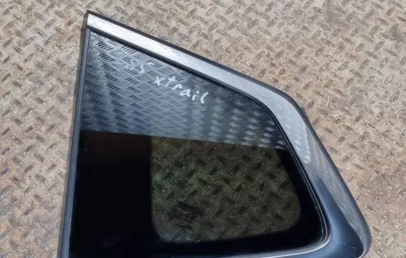 Nissan X-Trail T32 Rear side window