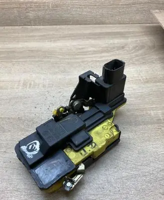 Volvo V70 Rear door lock RIGHTSIDE