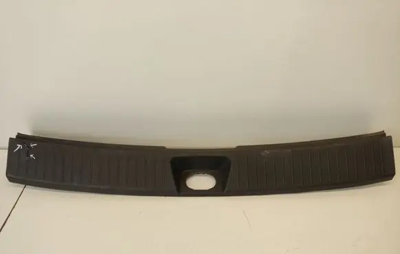 Trunk/boot sill cover protection
