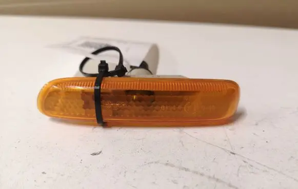 BMW 3 E46 Front fender indicator light 8370720 6313 163112
