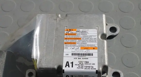 Toyota Avensis T270 Airbag control unit/module 8917005390
