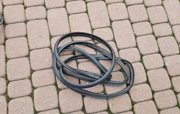 Opel Astra K Front door rubber seal
