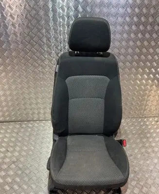 Suzuki Vitara (LY) Front passenger seat PK19027