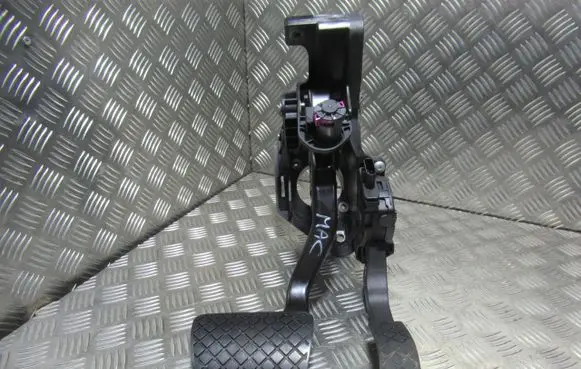 Porsche Macan (95B) Accelerator throttle pedal 95B723031E