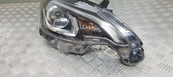 Peugeot 108 Headlight/headlamp 811100H150 90026267
