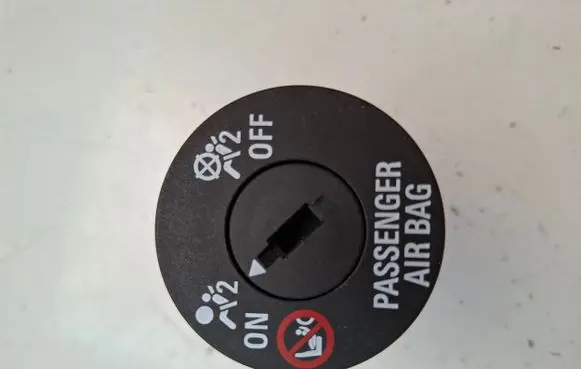 Opel Mokka Passenger airbag on/off switch 13577258