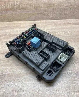 Citroen C5 Fuse module 9645352980